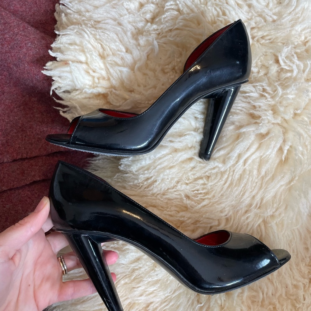 Robert Clergerie black patent leather Red leather lined peep toe heels - Picture 2 of 9
